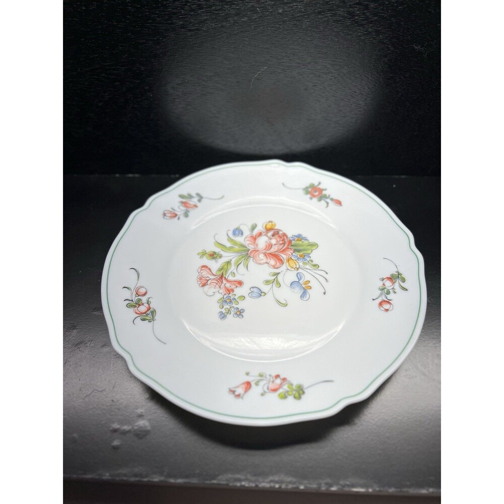 Arcopal ARC Floral Provincial Pattern Milk Glass 10” Dinner Plate France